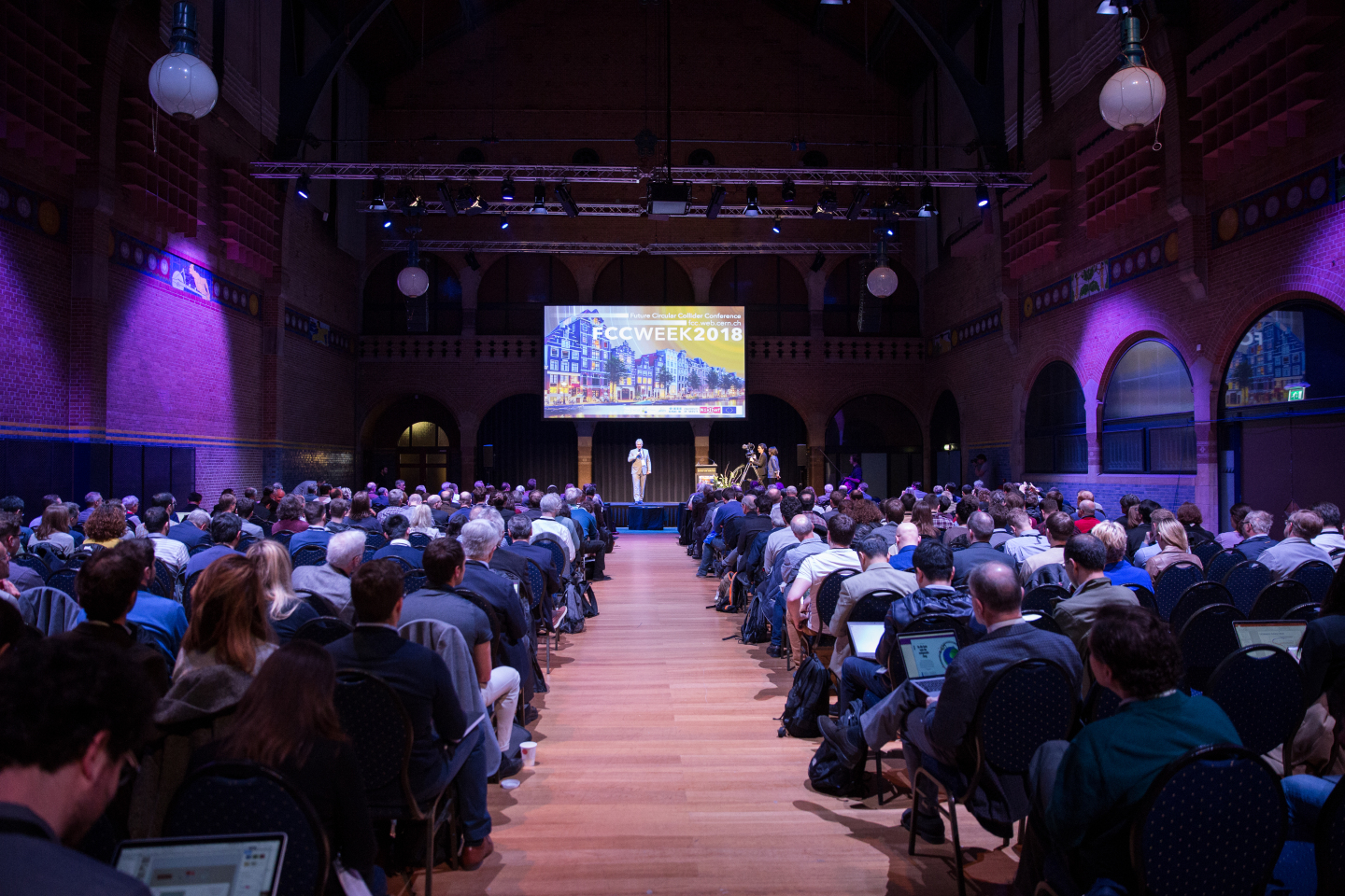 Discussing future colliders at FCC Week 2018