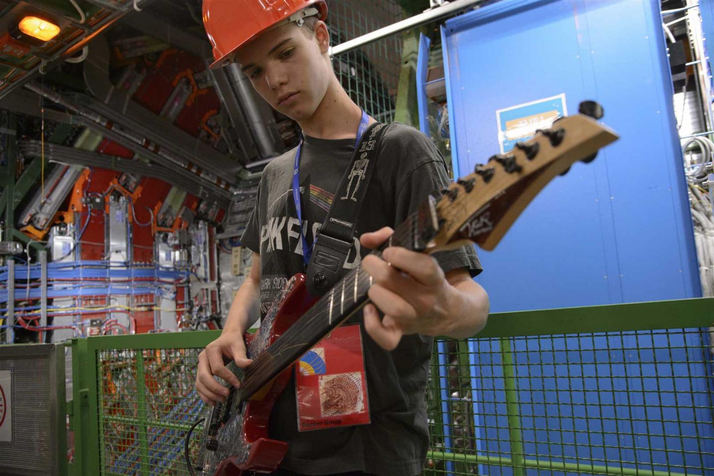 Google Science Fair winner rocks the CMS cavern