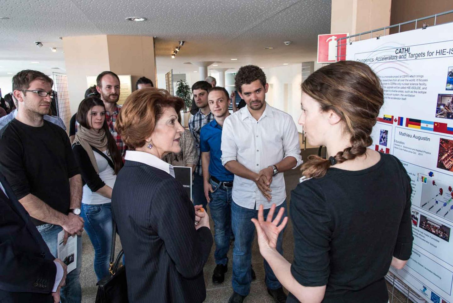 EU commissioner meets Marie Curie researchers at CERN