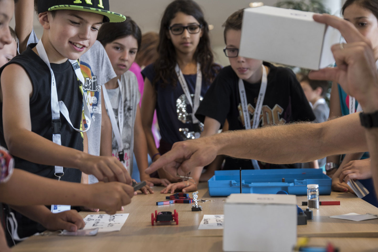 One hundred school kids investigate mystery boxes at CERN