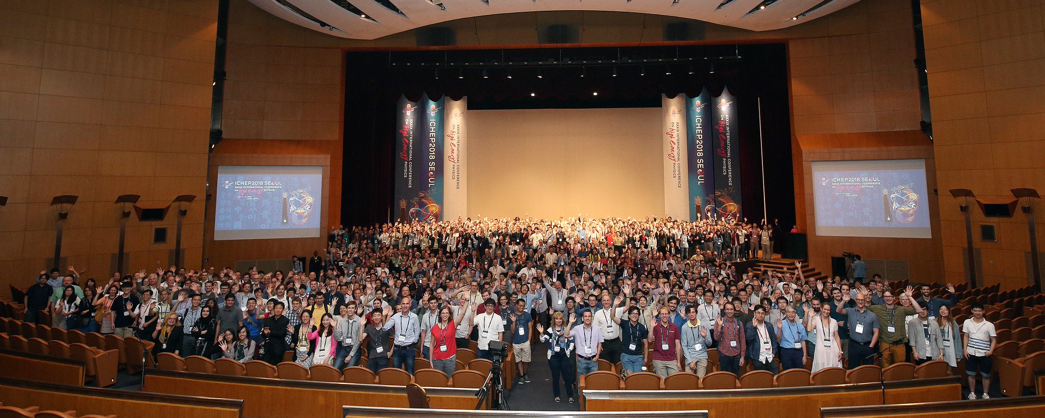 ICHEP 2018 participants. (Image: ICHEP 2018)