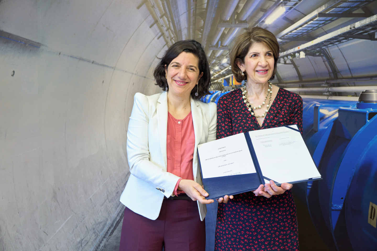Minister of Science, Technology, Knowledge and Innovation of Chile, Aisén Etcheverry and CERN Director-General Fabiola Gianotti (image: CERN)